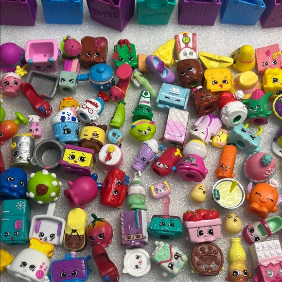 Shopkins Lot & Accessories (160 Shopkins) - Picture 6 of 7